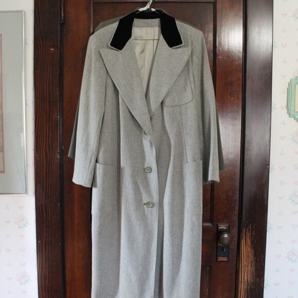 Vintage 1970s Youthcraft Gray Wool Midi Coat, Black Velvet Collar, Union Made - Picture 1 of 14
